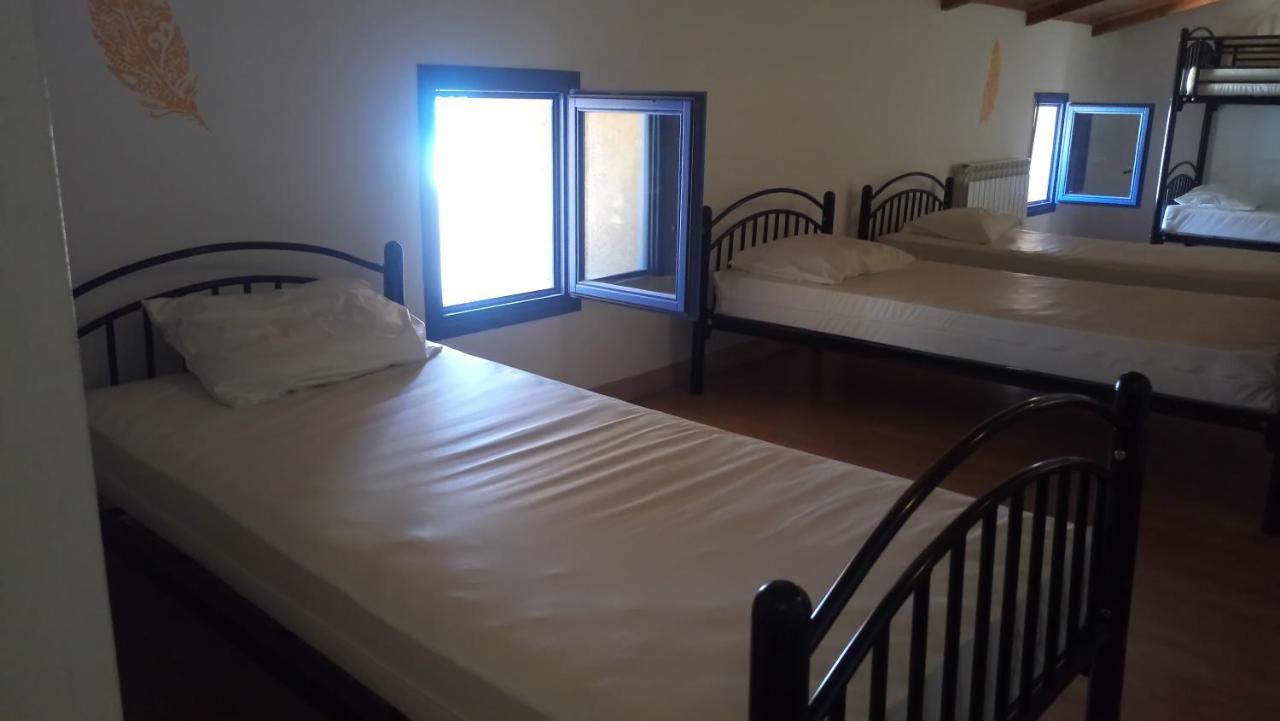 Albergue Villares De Orbigo - Solo Para Peregrinos Extérieur photo