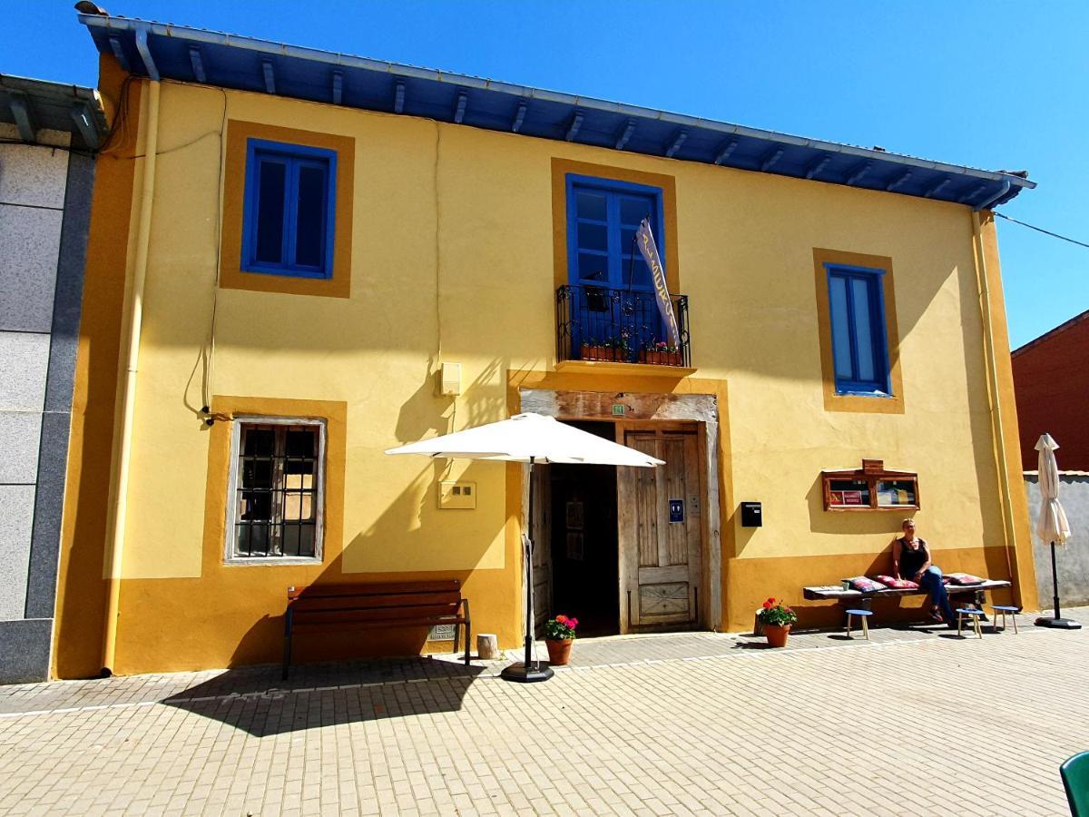 Albergue Villares De Orbigo - Solo Para Peregrinos Extérieur photo