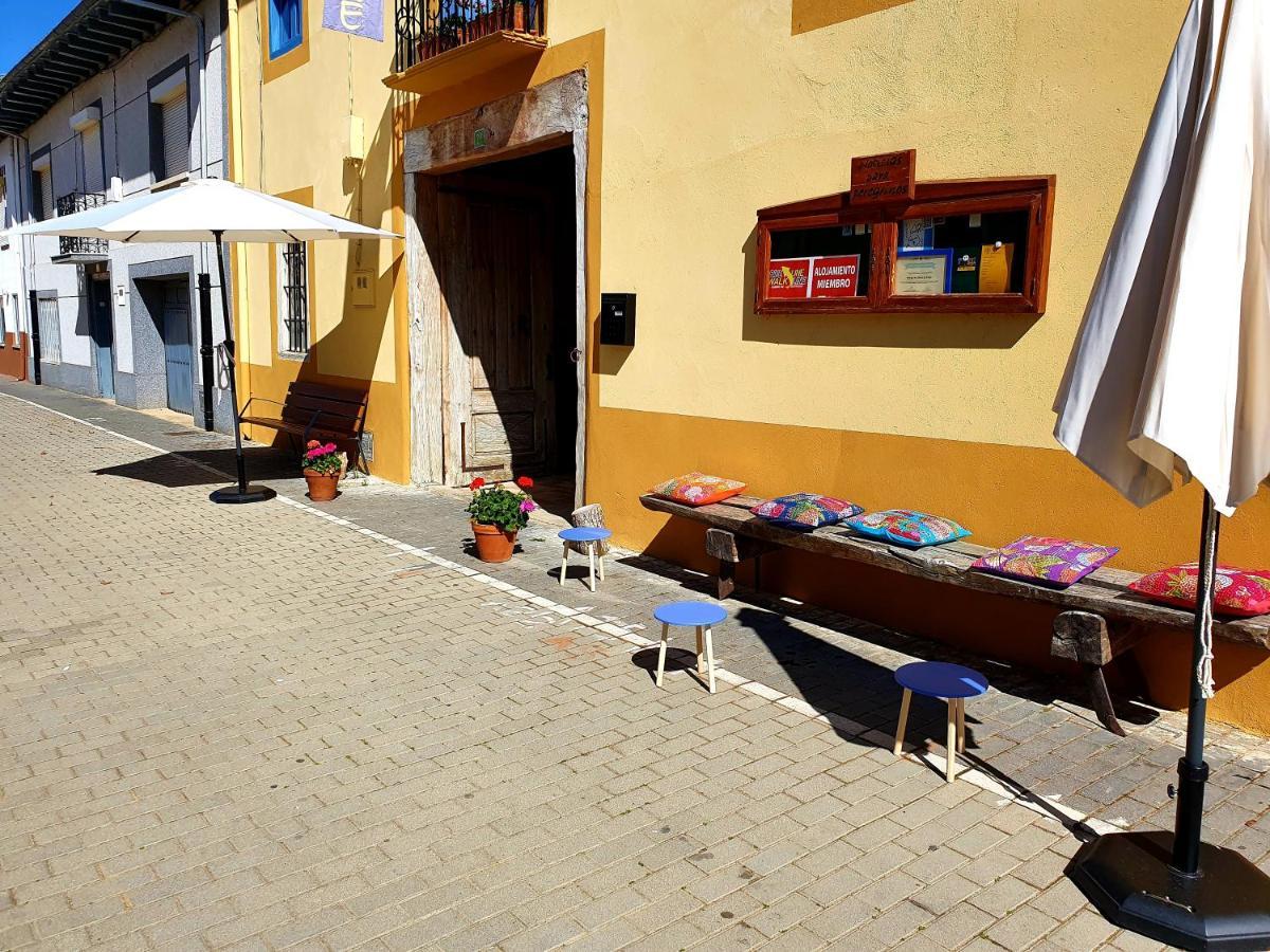 Albergue Villares De Orbigo - Solo Para Peregrinos Extérieur photo